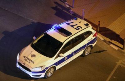 Η Αστυνομία συνέλεξε τεκμήρια από τη σκηνή και συνεχίζει τις έρευνες για τον εντοπισμό των δραστών.