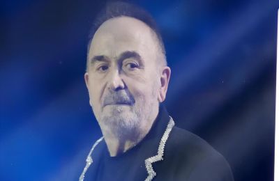 Δύσκολες ώρες για τον τραγουδιστή, μόλις έγινε γνωστό 