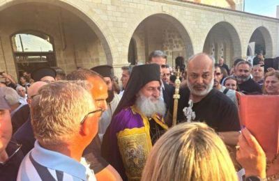 Ενθρονίστηκε ο νέος Μητροπολίτης Πάφου Γρηγόριος, εν μέσω διαμαρτυριών