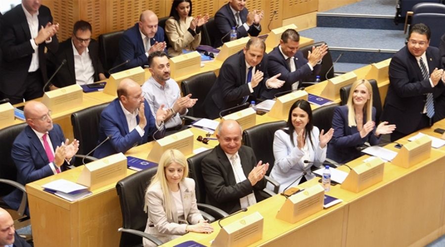 ΔΗΣΥ: Προσπαθήσαμε να το αποτρέψουμε - ΑΚΕΛ: Μπράβος εγκληματία
