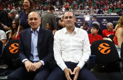 «Αν κάποιος δεν θέλει έναν διαιτητή, στέλνει 40 παιδιά στο σπίτι του;»