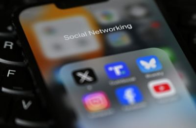 Τα social media και οι πλατφόρμες βίντεο ξεπερνούν τα παραδοσιακά ΜΜΕ