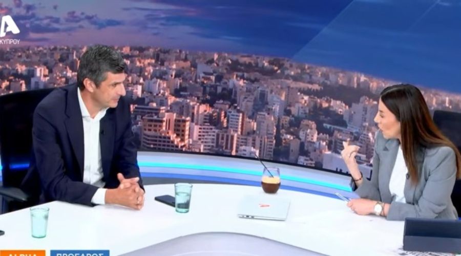 Ο Δημήτρης Δημητρίου ρωτήθηκε για «το απλωμένο χέρι του Νίκου Χριστοδουλίδη» στον Δημοκρατικό Συναγερμό και πήρε θέση