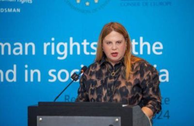 Οι δηλώσεις της Επιτρόπου Διοικήσεως και Προστασίας Ανθρωπίνων Δικαιωμάτων για τη διατήρηση της Δημοκρατίας.
