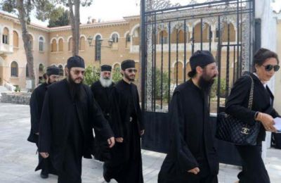 Οι μοναχοί Νεκτάριος και Πορφύριος αρνούνται κάθε εμπλοκή και δεν έχουν παραδεχθεί οποιαδήποτε από τις κατηγορίες που αντιμετωπίζουν.