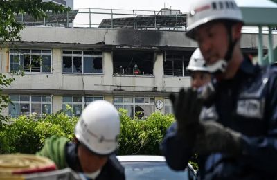 Στο σχολείο βρίσκονταν τουλάχιστον 300 άτομα όταν ξέσπασε η φωτιά.