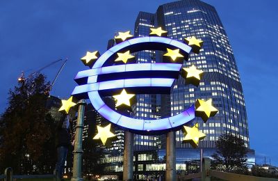 Οι δηλώσεις αξιωματούχων της ΕΚΤ και η άνοδος των τιμών του πετρελαίου επηρεάζουν τις αγορές της ευρωζώνης.