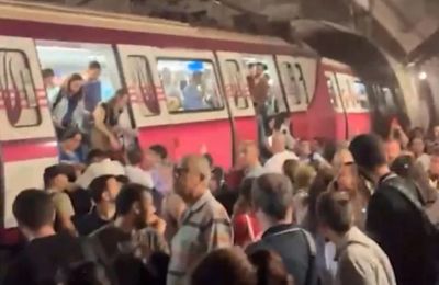 Σε εξέλιξη έρευνες για τα αίτια του εκτροχιασμού, με πιθανή τεχνική βλάβη στον μηχανισμό αλλαγής τροχιάς.