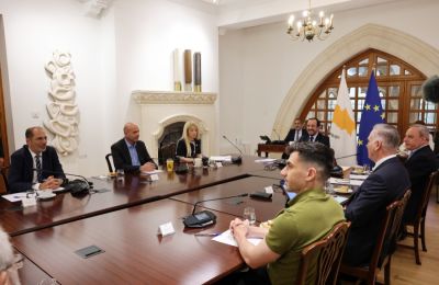 Βγήκε από το Εθνικό Συμβούλιο για να πει πως δεν έχουν θέση