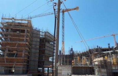Οι τιμές κατοικιών παραμένουν σε ανοδική πορεία, με τη Λεμεσό να καταγράφει τις μεγαλύτερες αυξήσεις και τις πωλήσεις να ενισχύονται σημαντικά.
