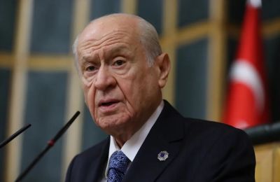 «Σε όσους προσπαθούν να τα βάλουν με το τουρκικό έθνος, θα τους διδάξουμε ποιοι είμαστε, χτυπώντας τους στο κεφάλι», ανέφερε.