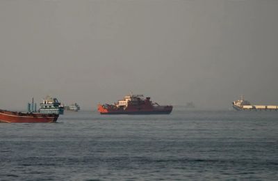 Ο Διεθνής Ναυτιλιακός Οργανισμός ανακοινώνει σχέδιο εκκένωσης ναυτικών από την περιοχή.