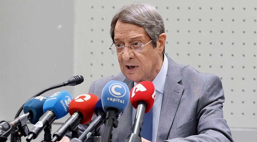 Ο τέως Πρόεδρος της Δημοκρατίας δηλώνει ότι θα παραμείνει εκτός των κομματικών συνεδριών μέχρι να ξεκαθαρίσουν οι αναφορές που τον αφορούν.