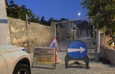 Τα προστατευτικά μέτρα αναμένεται να απομακρυνθούν τις επόμενες ημέρες, ενώ ο Δημαρχεύων Πάφου καλεί τους πολίτες να αναφέρουν άμεσα παρόμοια προβλήματα.