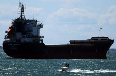 Η συμφωνία που υπέγραψαν Τεχεράνη και Ουάσινγκτον προβλέπει τη διέλευση των εμπορικών πλοίων από το Στενό του Ορμούζ χωρίς τέλη «μόνο για 60 ημέρες»/