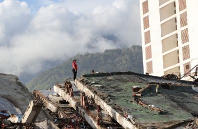 Βενεζουέλα: Αυτοσχέδια νεκροτομεία και μάχη για ένα πιάτο φαγητό