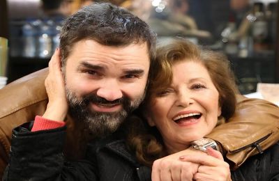 Η Τζένη Ζαχαροπούλου πέθανε σήμερα, Πέμπτη 2 Ιουλίου, σε ηλικία 85 ετών, σκορπίζοντας θλίψη, ενώ ο γαμπρός της  Νάσος Γουμενίδης  μιλά για «εφιάλτη» δύο εβδομάδων.