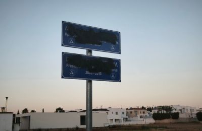 Φωτογραφίες από τον βανδαλισμό δημοσιεύτηκαν το πρωί της Πέμπτης από λογαριασμό στην πλατφόρμα X.com