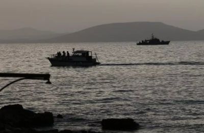 Σε εξέλιξη ευρεία επιχείρηση έρευνας και διάσωσης στη θαλάσσια περιοχή της Μεσαριάς με τη συμμετοχή ελληνικών και διεθνών δυνάμεων.