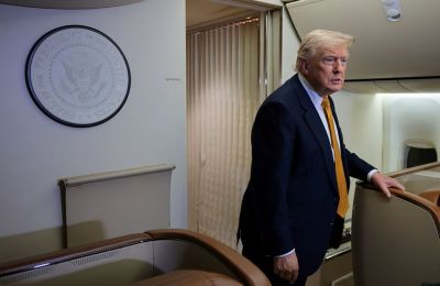 Οι δηλώσεις έγιναν κατά την επιστροφή του από τη Σύνοδο του ΝΑΤΟ, εν μέσω της συνεχιζόμενης έντασης μεταξύ ΗΠΑ και Ιράν.
