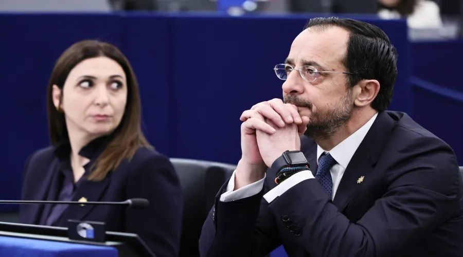 Μετά τον Πρόεδρο Χριστοδουλίδη, πρώων βουλευτής και υπουργός του ΔΗΣΥ διαφώνησαν με την καταψήφιση της πρότασης για τη θητεια της Μαριλένας Ραουνά