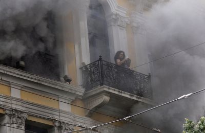 Συνελήφθη στη Βρετανία η 46χρονη για τον εμπρησμό της Marfin