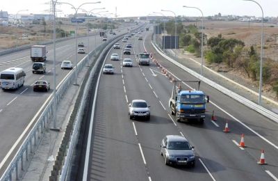 Ακινητοποιημένο όχημα στον αυτοκινητόδρομο Λεμεσού – Λευκωσίας