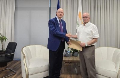 Ανέλαβε επίσημα τα καθήκοντά του στις 13 Ιουλίου, με πολυετή εμπειρία στην οικονομική πολιτική και τη δημοσιονομική διακυβέρνηση.