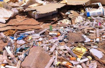 Το Υπουργείο υποστηρίζει ότι η απόφαση στερεί από τις Τοπικές Αρχές ευρωπαϊκούς πόρους για έργα διαχείρισης αποβλήτων.