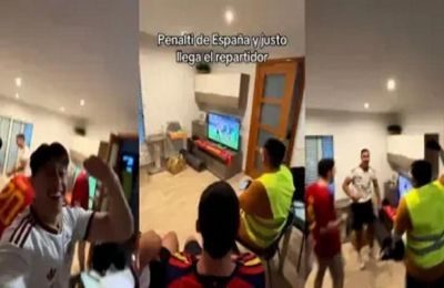 Ντελιβεράς μπήκε στο σπίτι και πανηγύρισε το γκολ της Ισπανίας!