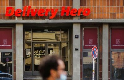 Η συμφωνία φέρνει υπό την ίδια «ομπρέλα» δύο μεγάλες πλατφόρμες delivery με διεθνή παρουσία.