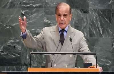 Αυξάνονται οι παγκόσμιες τιμές πετρελαίου εξαιτίας του πολέμου στη Μέση Ανατολή.