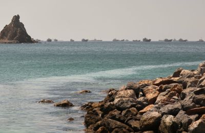 Κύμα αμερικανικών επιθέσεων κοντά στα Στενά του Ορμούζ