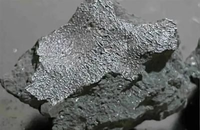 Έχει το μέγεθος μιας μεγάλης ταξιδιωτικής βαλίτσας.