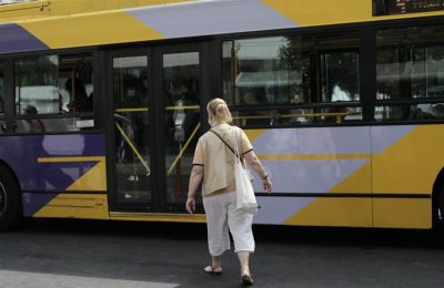 Η σύγκρουση σημειώθηκε κοντά στον σταθμό Μετρό «Πανεπιστήμιο», προκαλώντας κυκλοφοριακή συμφόρηση στην περιοχή.