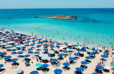 Η διάκριση απονέμεται για την ποιότητα των νερών, την ασφάλεια και τη βιώσιμη διαχείριση των ακτών.