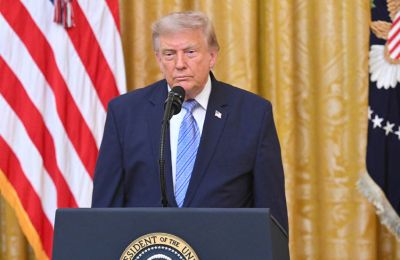 Γιατί ο Τραμπ επιμένει ότι η Κίνα «έστησε» τις εκλογές του 2020