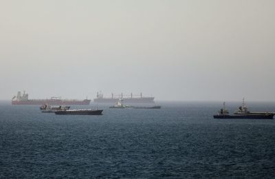 Το πλήρωμα του NISOS IOS είναι ασφαλές, ενώ το Cavos Maleas εγκαταλείφθηκε μετά το χτύπημα.