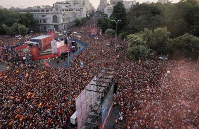 Λαοθάλασσα στην παρέλαση της πρωταθλήτριας κόσμου Ισπανίας (pics)