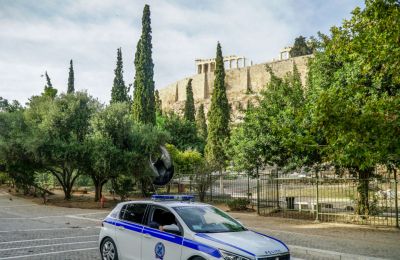 Ακρόπολη: Άνδρας με μαχαίρι τραυμάτισε δύο Ελληνοαμερικανούς τουρίστες