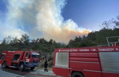 Φωτιά στη Σκαρίνου – Σε κινητοποίηση οι δυνάμεις πυρόσβεσης 