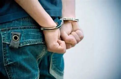 Χειροπέδες σε 24χρονο καταζητούμενο για κλοπή
