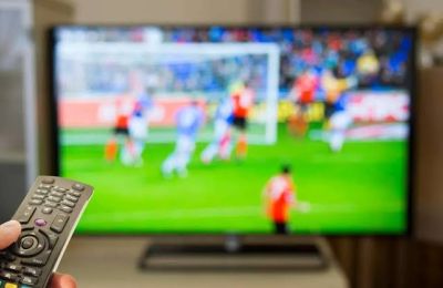 TV Guide: Όλα τα φώτα στο «Αλφαμέγα»