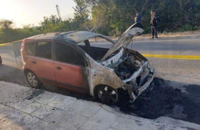 Η Πυροσβεστική έθεσε τη φωτιά υπό έλεγχο, ενώ οι Αρχές διερευνούν τα αίτια της πυρκαγιάς.