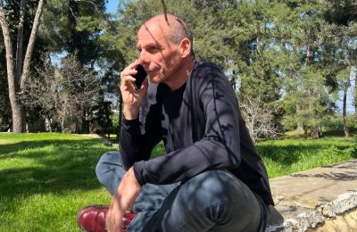 Μετά την ΕΟΚΑ, ο Βαρουφάκης τάχθηκε εναντίον και του ελληνικού εξοπλιστικού προγράμματος «Ασπίδα του Αχιλλέα»
