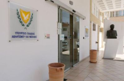 Η πρόταση προβλέπει αλλαγές στη γραπτή εξέταση, μεγαλύτερη βαρύτητα στην προϋπηρεσία και νέο πλαίσιο διορισμών από το 2027.
