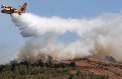 Μάχη για να οριοθετηθούν οι φωτιές σε Ρέθυμνο και Μυτιλήνη