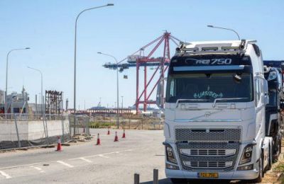 Οι οδηγοί τρέιλερ ζητούν τη μεταφορά του συστήματος ελέγχου, υποστηρίζοντας ότι η σημερινή του θέση εγκυμονεί κινδύνους για την υγεία τους.