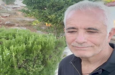 Σωκράτης Αλαφούζος: Ο βουβός αποχαιρετισμός στο σπίτι της μητέρας του