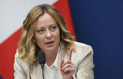 Περιορισμοί σε αεροπορικές και ακτοπλοϊκές μετακινήσεις μεταξύ των δύο χωρών.